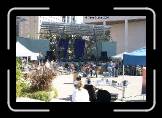 HWF039_crowd